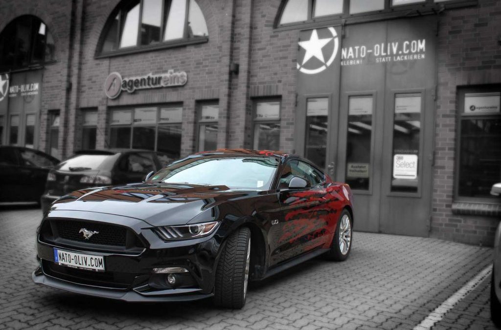 FORD MUSTANG 5.0 IN TRUE BLOOD RED
